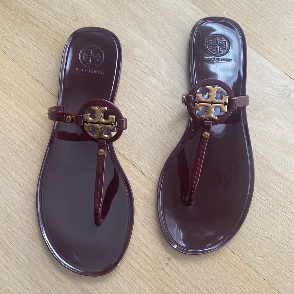 Tory Burch mini miller jelly sandal in Bordeaux size 8